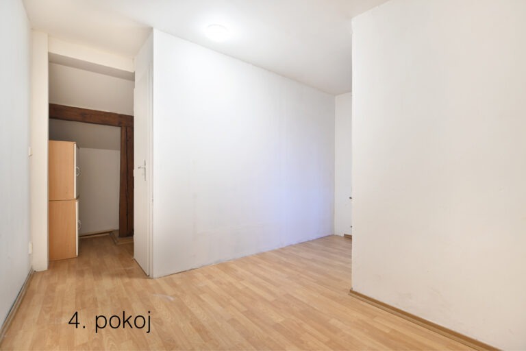 referenční byt v ulici Žitomírská v Praze 10 Vršovice pokoj který byl zrekonstruován firmou Dormitoryprague pro účely spolubydlení a správy nemovitostí ZDARMA