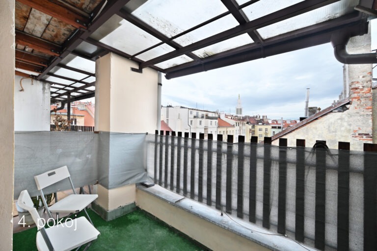 referenční byt v ulici Žitomírská v Praze 10 Vršovice pokoj který byl zrekonstruován firmou Dormitoryprague pro účely spolubydlení a správy nemovitostí ZDARMA