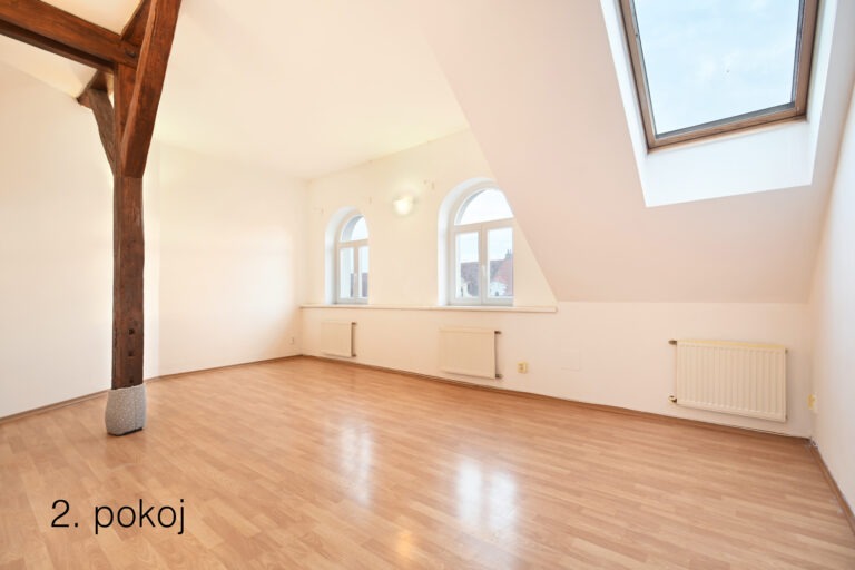 referenční byt v ulici Žitomírská v Praze 10 Vršovice pokoj který byl zrekonstruován firmou Dormitoryprague pro účely spolubydlení a správy nemovitostí ZDARMA