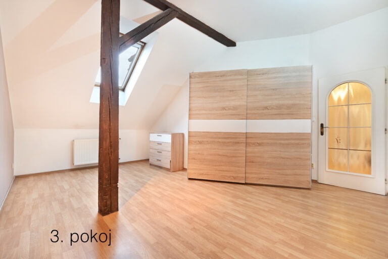 referenční byt v ulici Žitomírská v Praze 10 Vršovice pokoj který byl zrekonstruován firmou Dormitoryprague pro účely spolubydlení a správy nemovitostí ZDARMA