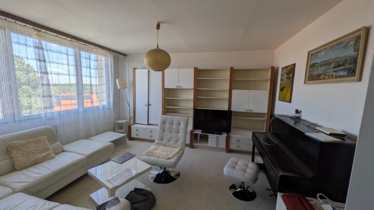 referenční byt v ulici Hviezdoslavova na Praze Háje, pokoj před rekonstrukcí a před pronajmutí firmě Dormitoryprague pro účely spolubydlení a správy nemovitostí ZDARMA