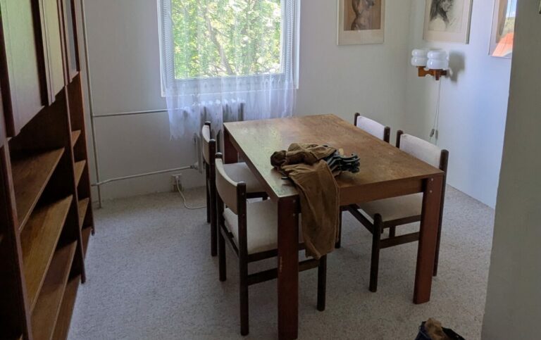 referenční byt v ulici Hviezdoslavova na Praze Háje, pokoj před rekonstrukcí a před pronajmutí firmě Dormitoryprague pro účely spolubydlení a správy nemovitostí ZDARMA